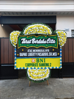 Papan Bunga Duka di Tegal Alur