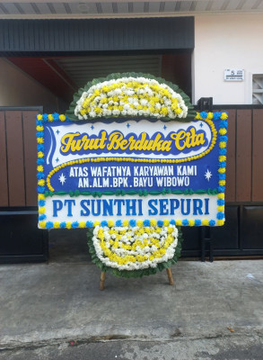 Papan Bunga Duka di Tegal Alur