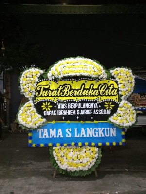 Papan Bunga Duka di Tegal Alur