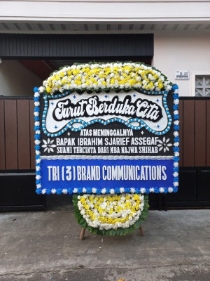 Papan Bunga Duka di Tegal Alur